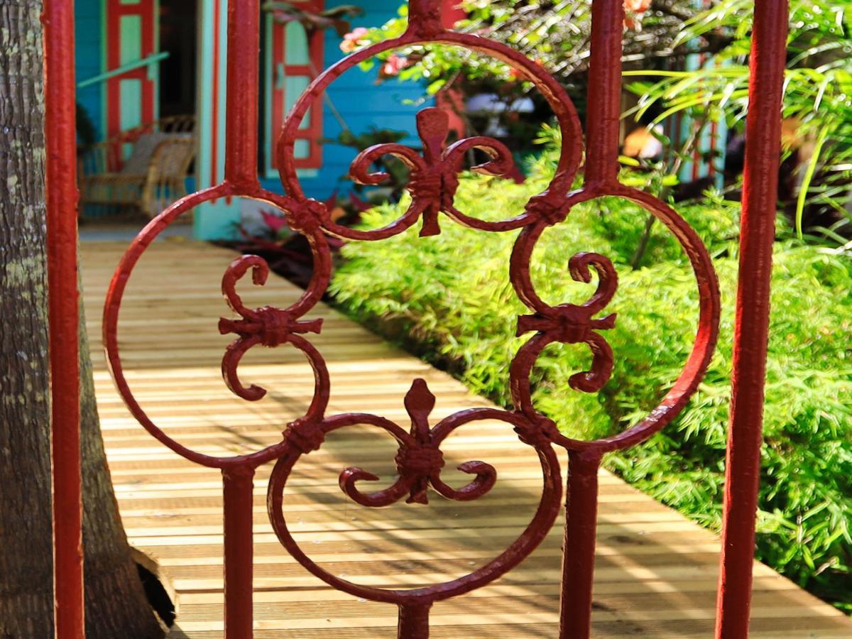 L'Incroyable Maison De Mamie Mechant Saint-Philippe Exterior foto